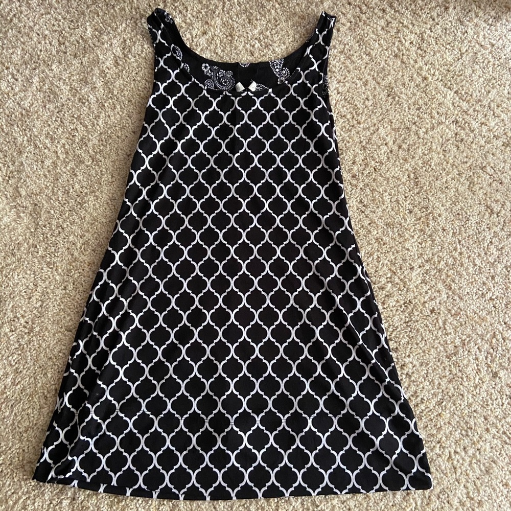 BNWT Reversible black and white petite dress